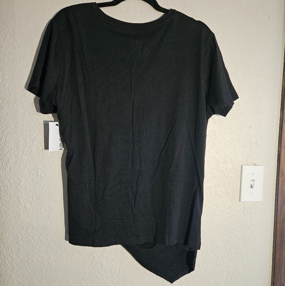 Asymmetrical t-shirt - Picture 2 of 3